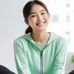웰빙코디네이터와 헬스 데이터 활용 - **Prompt:** A young Japanese woman in her mid-20s, dressed in comfortable, modest activewear (such a...